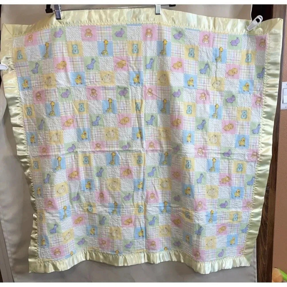 Baby Blanket Yellow Satin Trim Colorful Ducks Giraffes Bears Hippos Lions‎ 38”